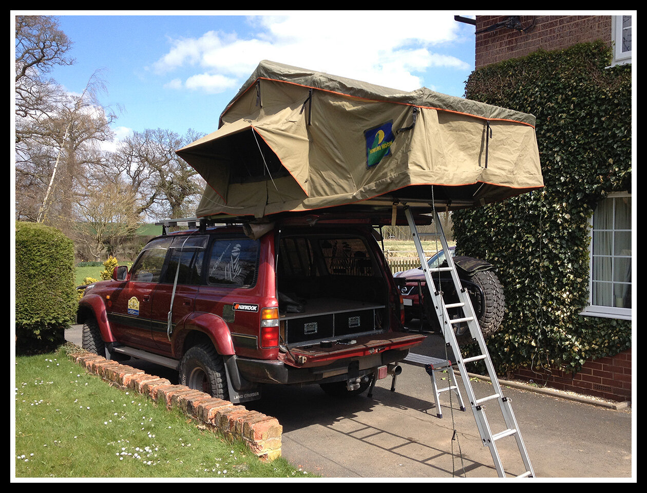 Howling moon roof tent outlet