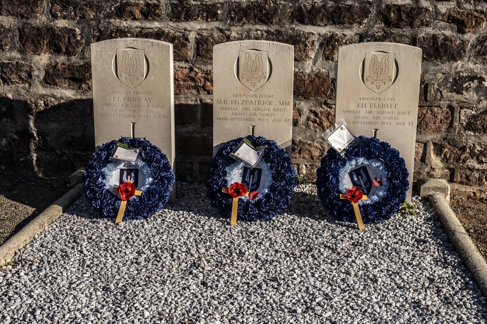 SAS Graves smaller.jpg