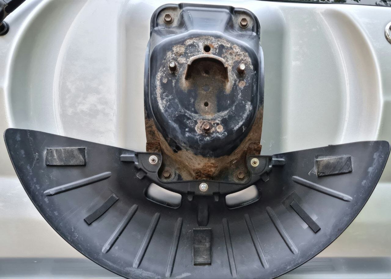 Spare Wheel Carrier removal.jpg