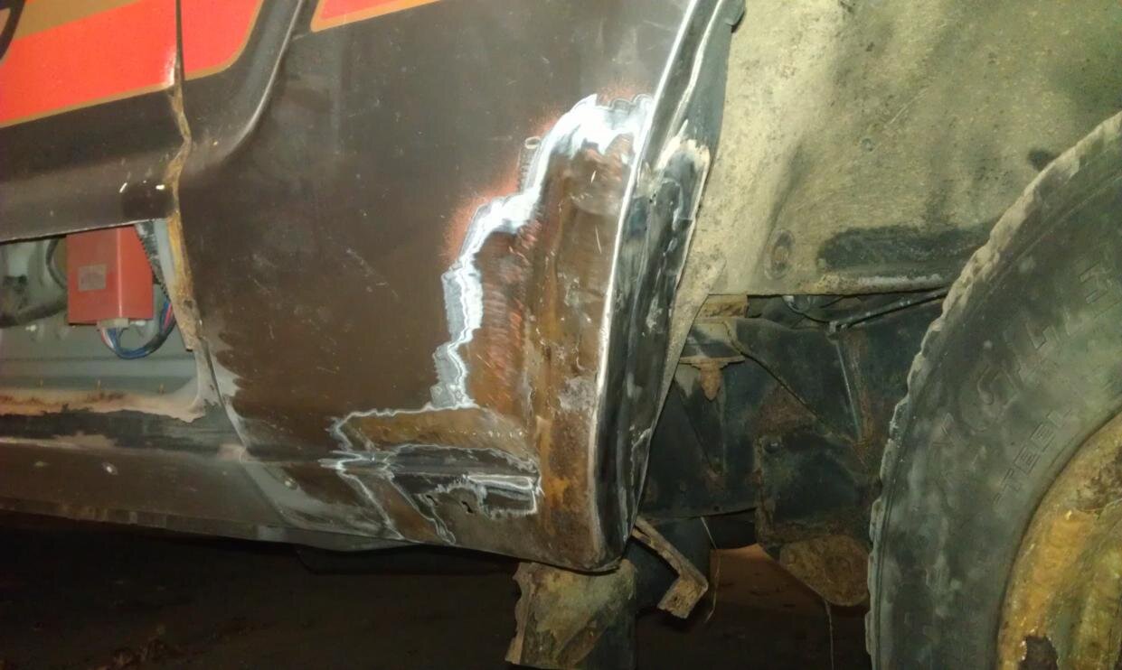 drivers lower wing2.jpg