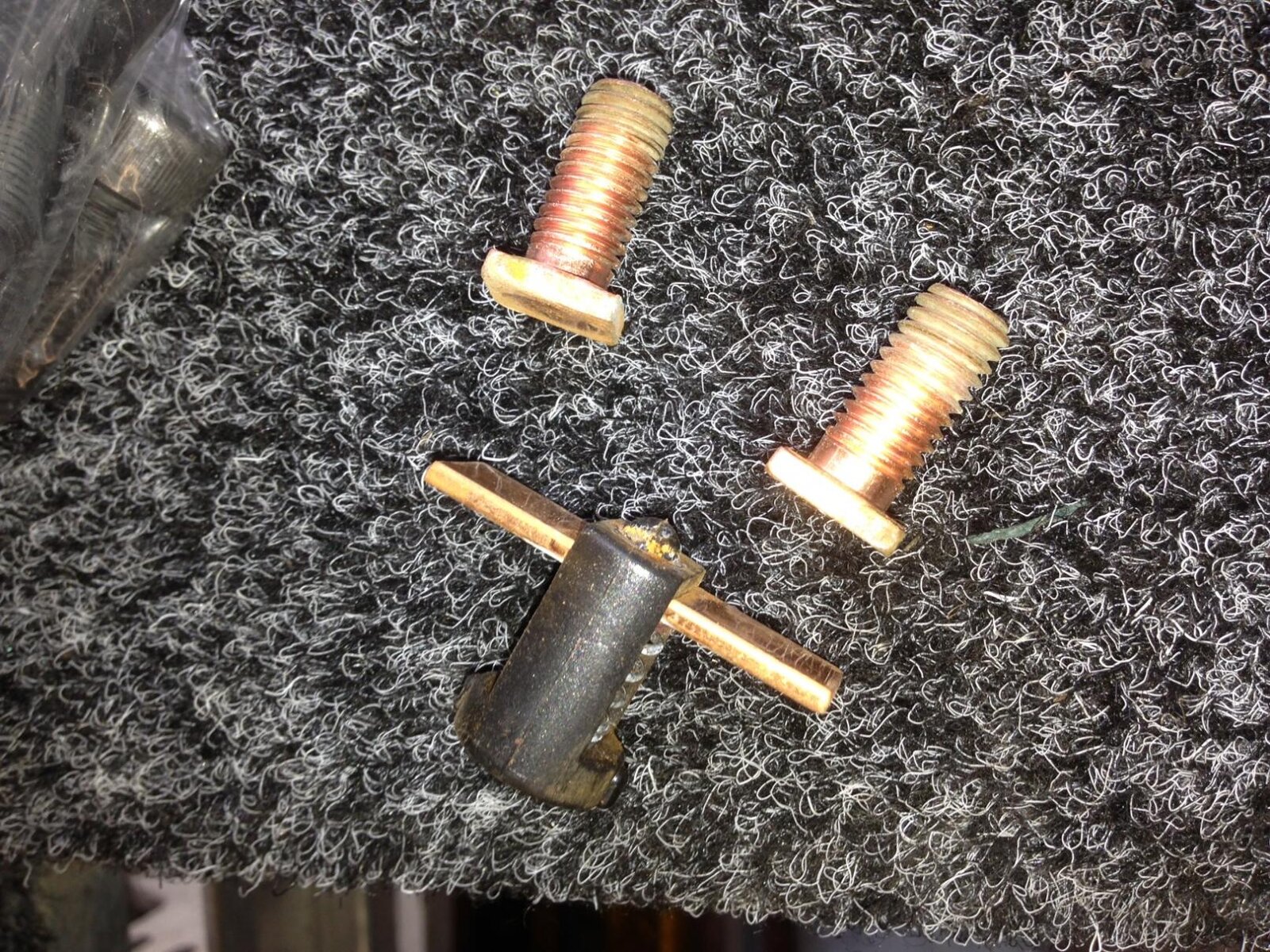 Isolator.jpg Isolator.jpg