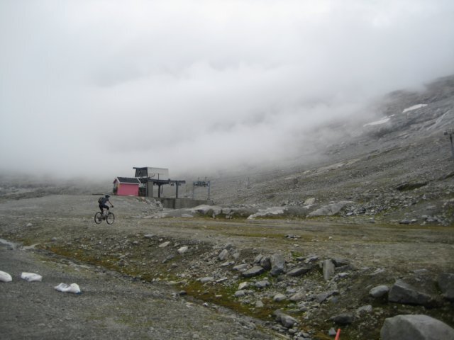 strynsommerskicentresummerskiingendedon6thjulythisyear.jpg