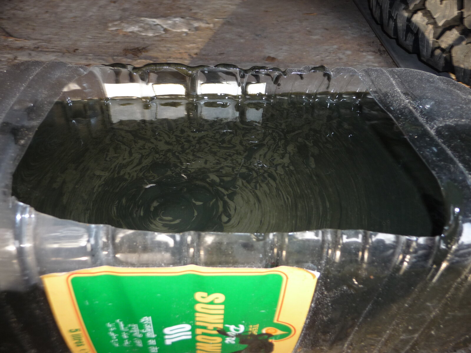 Contaminated diff oil.JPG Contaminated diff oil.JPG