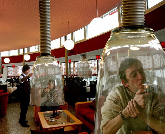 Japanese restaurants and bars now have personal smoking pods.jpg