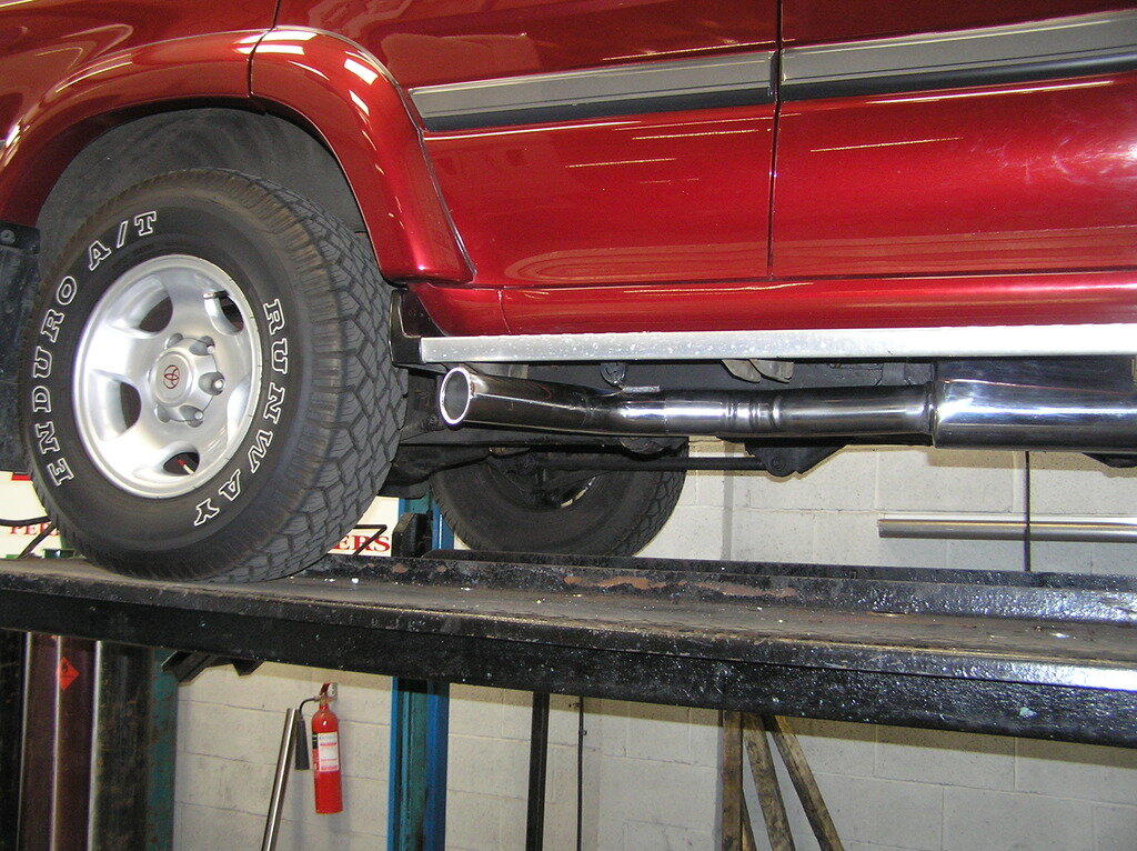 Sideexit exhaust on an 80Series Land Cruiser Club