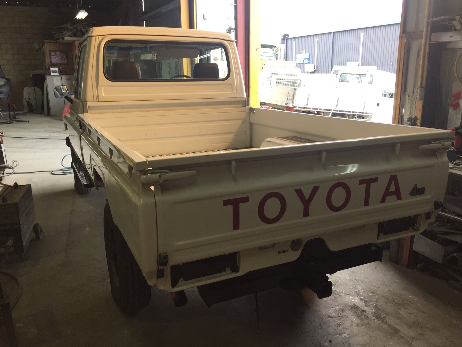 LANDCRUISER 003.JPG