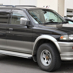 800px-Mitsubishi_Challenger_103.JPG