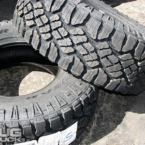 1005_8l_02%2Bgoodyear_wrangler_duraTrac_tires%2Btractive_groove_technology.jpg