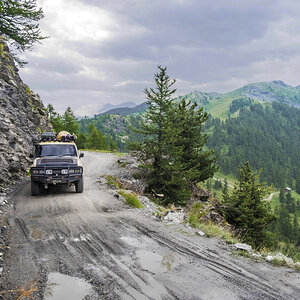 cruiser on cliff_2.jpg