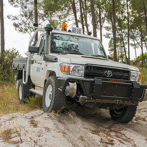 1280px-Land_cruiser_hyrail_conversion.jpg