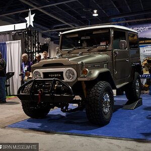 Off-Road-Trucks-SEMA-2013-48-1200x800.jpg