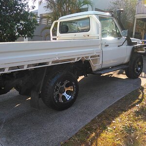 HJ75 Landcruiser pic.jpg