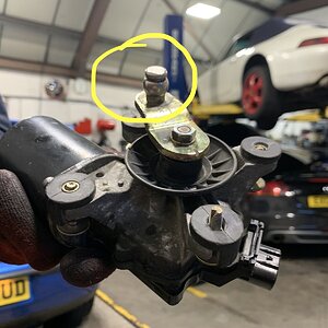 Wiper motor - linkage point.jpg