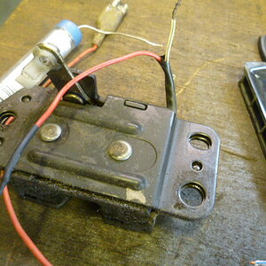 Lock wire.JPG