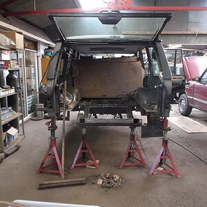 Range Rover restoration the strip down boot floor out  012.jpg