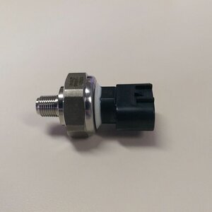 oil pressure switch 3 pins side.jpg