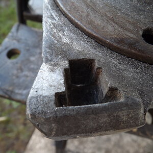 winch bolts 002.JPG