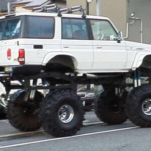 Pics_Toyota_Land_Cruiser_Bigfoot.jpg