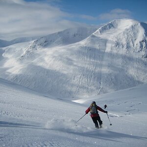 coireclachnantaillearseancairntoulnextpeakahead.jpg