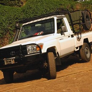 Land-Cruiser-2.jpg