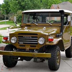 1978-Toyota-Land-Cruiser-Front.jpg