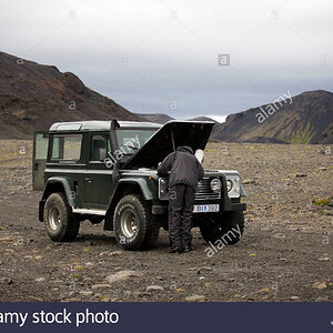 land-rover-defender-90-300tdi-broken-down-in-the-interior-highlands-BP67BD.jpg