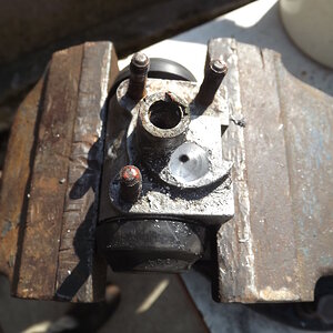 Rapier wheel cylinder repair 002.JPG