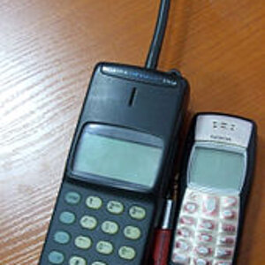 170px-Nokia_150_and_nokia_1100.jpg