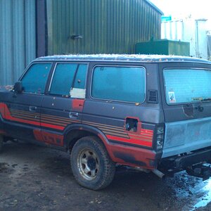 LANDCRUISER1.jpg