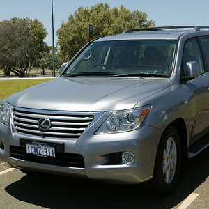 LX 570 pic 2.JPG