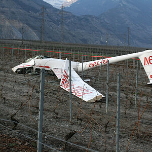 glider_crash_valais_050409.jpg