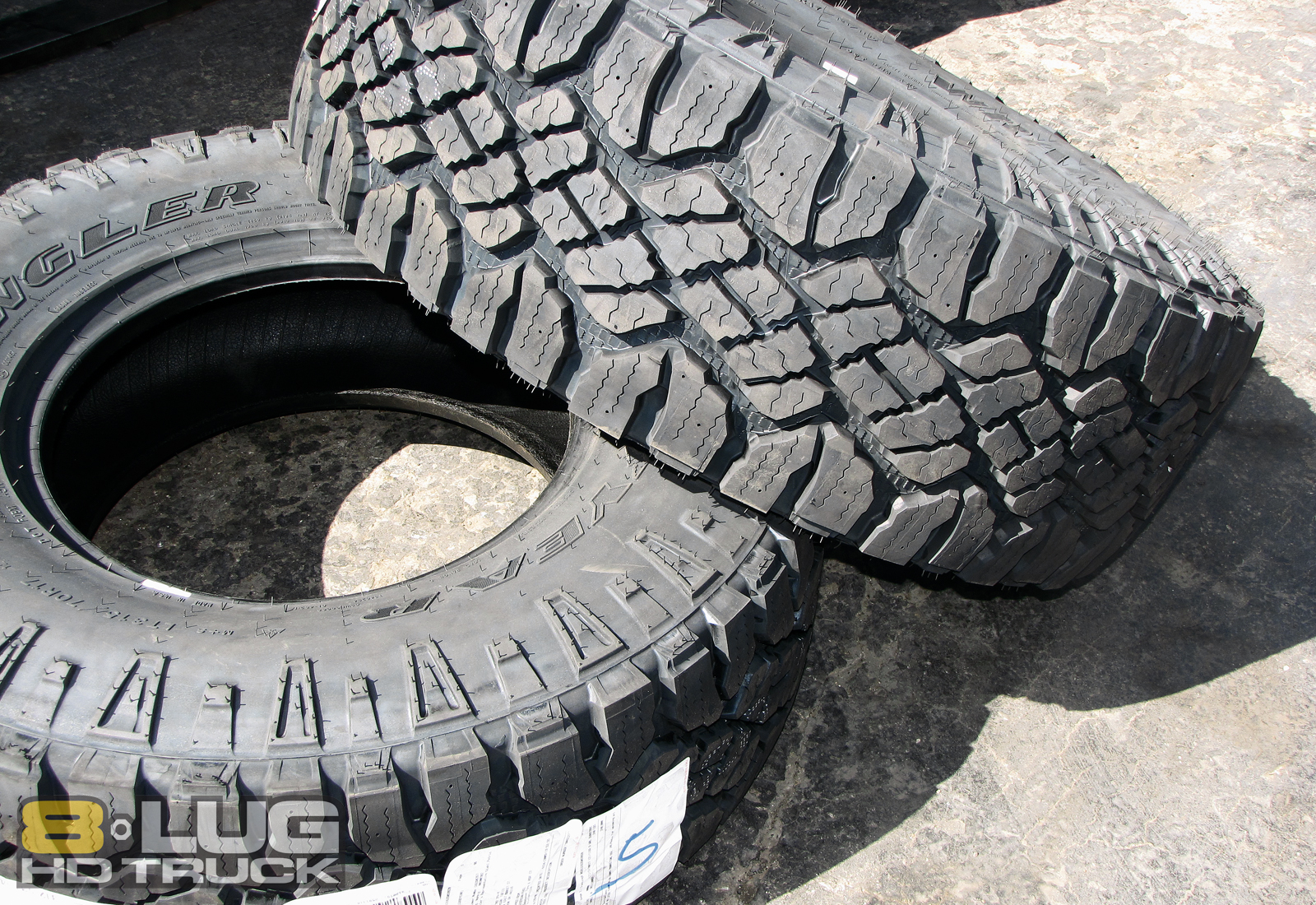 1005_8l_02%2Bgoodyear_wrangler_duraTrac_tires%2Btractive_groove_technology.jpg