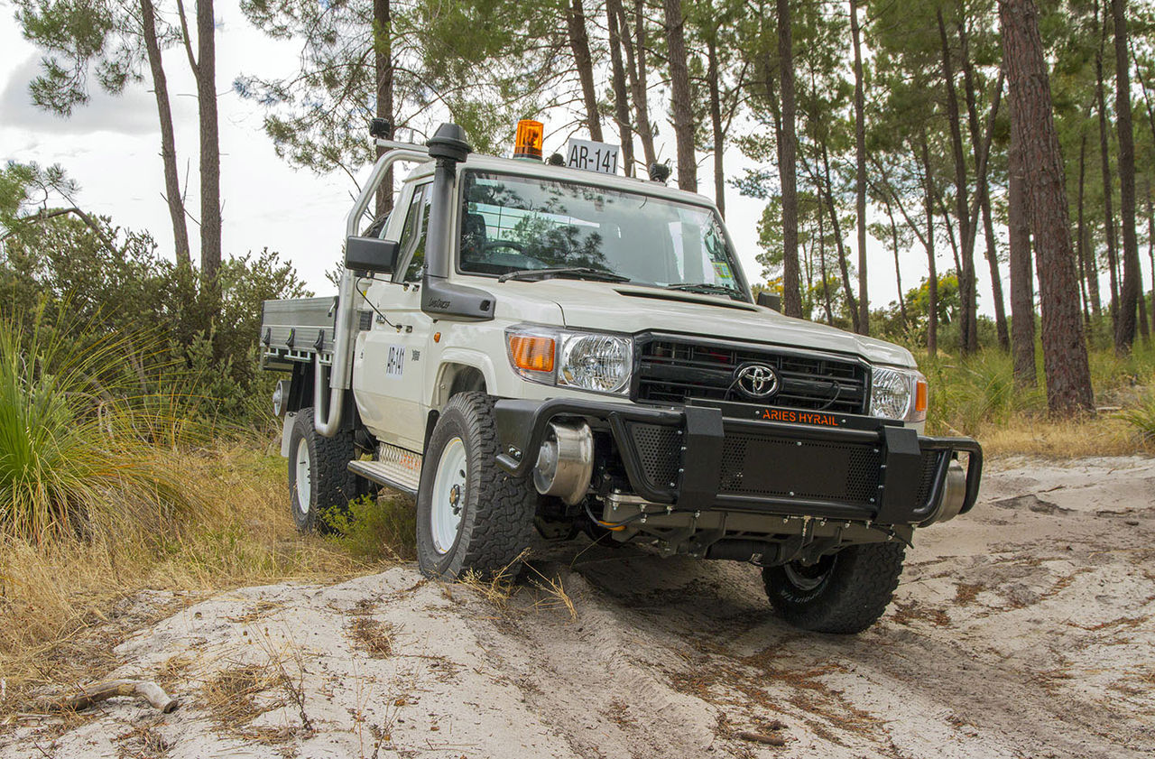 1280px-Land_cruiser_hyrail_conversion.jpg