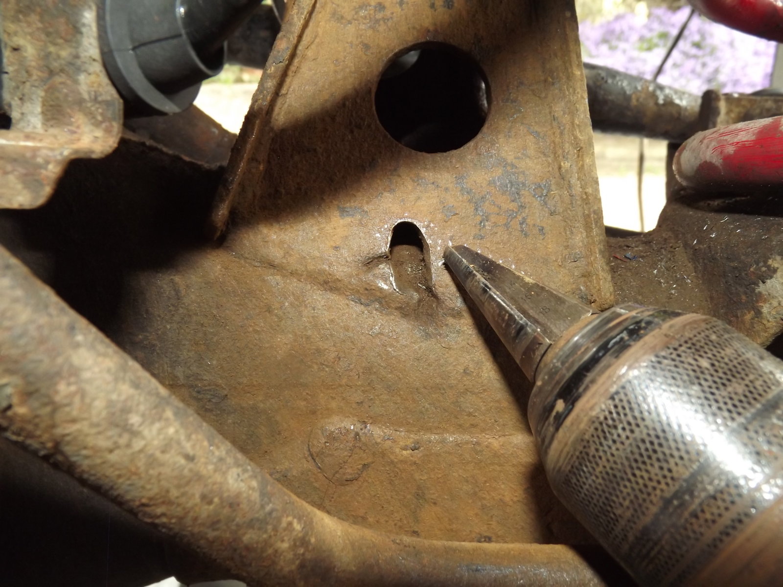 Axle turret drains 003.JPG