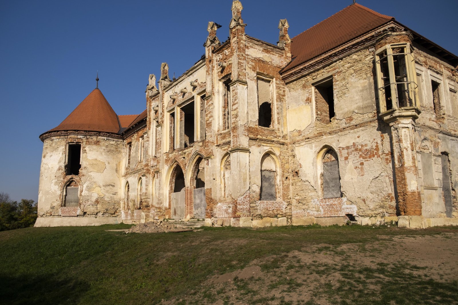 Banffy Castle smaller.jpg