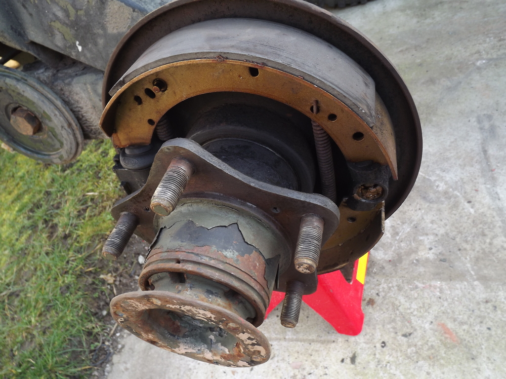 Brake%20shoes%20001_zpsfj2yvv9j.jpg