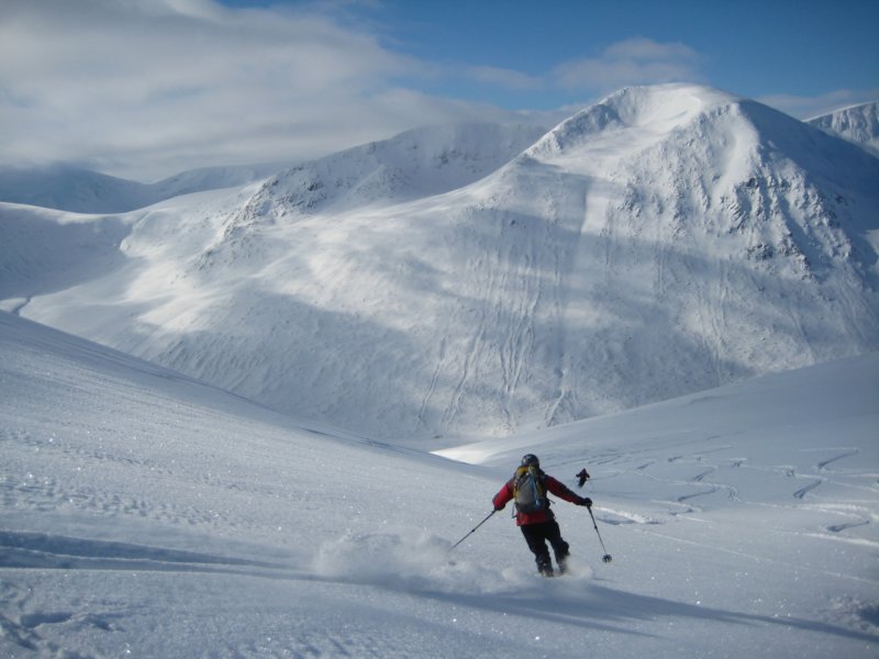 coireclachnantaillearseancairntoulnextpeakahead.jpg