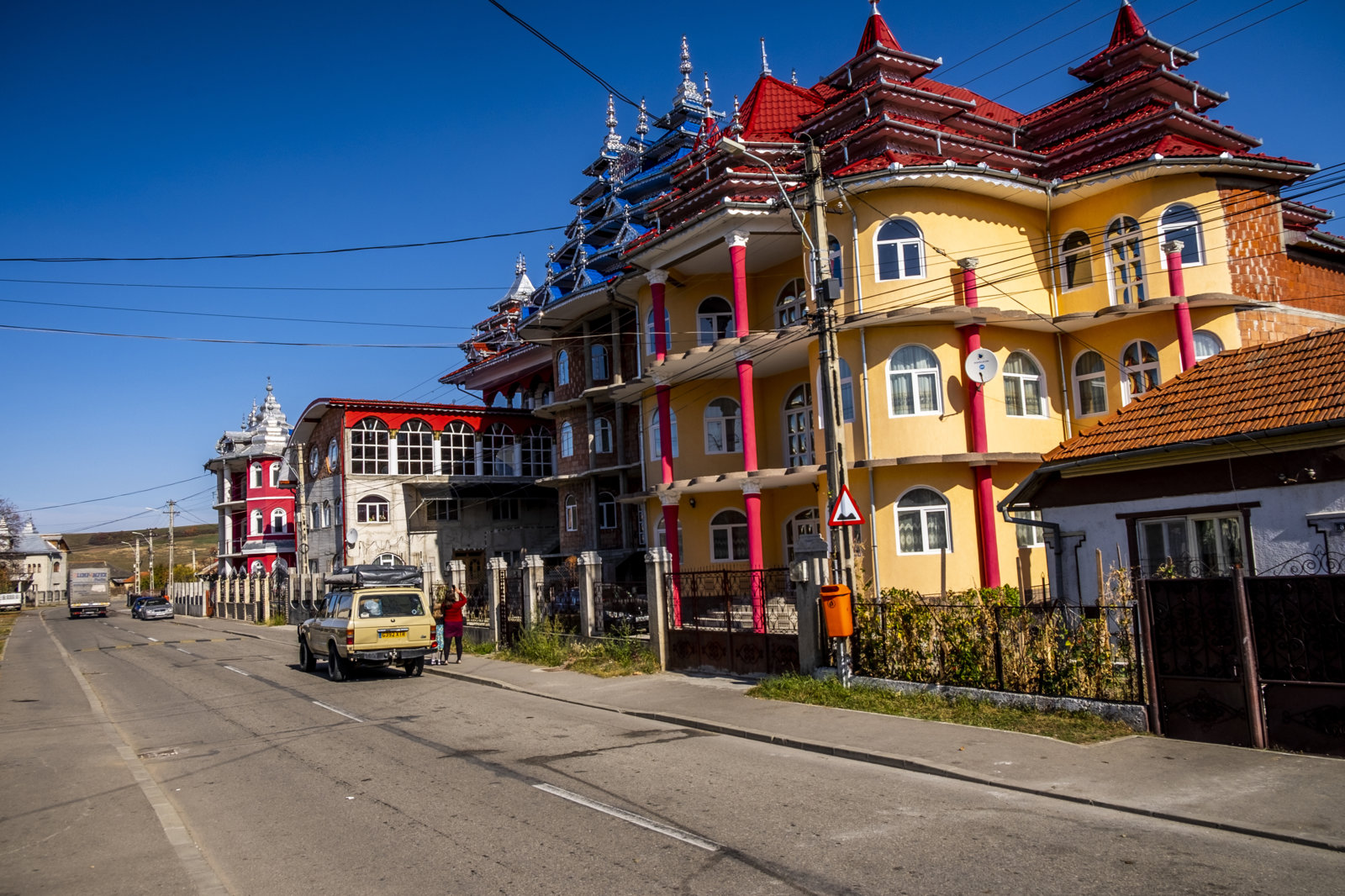 cruiser with chinese houses huedin.JPG