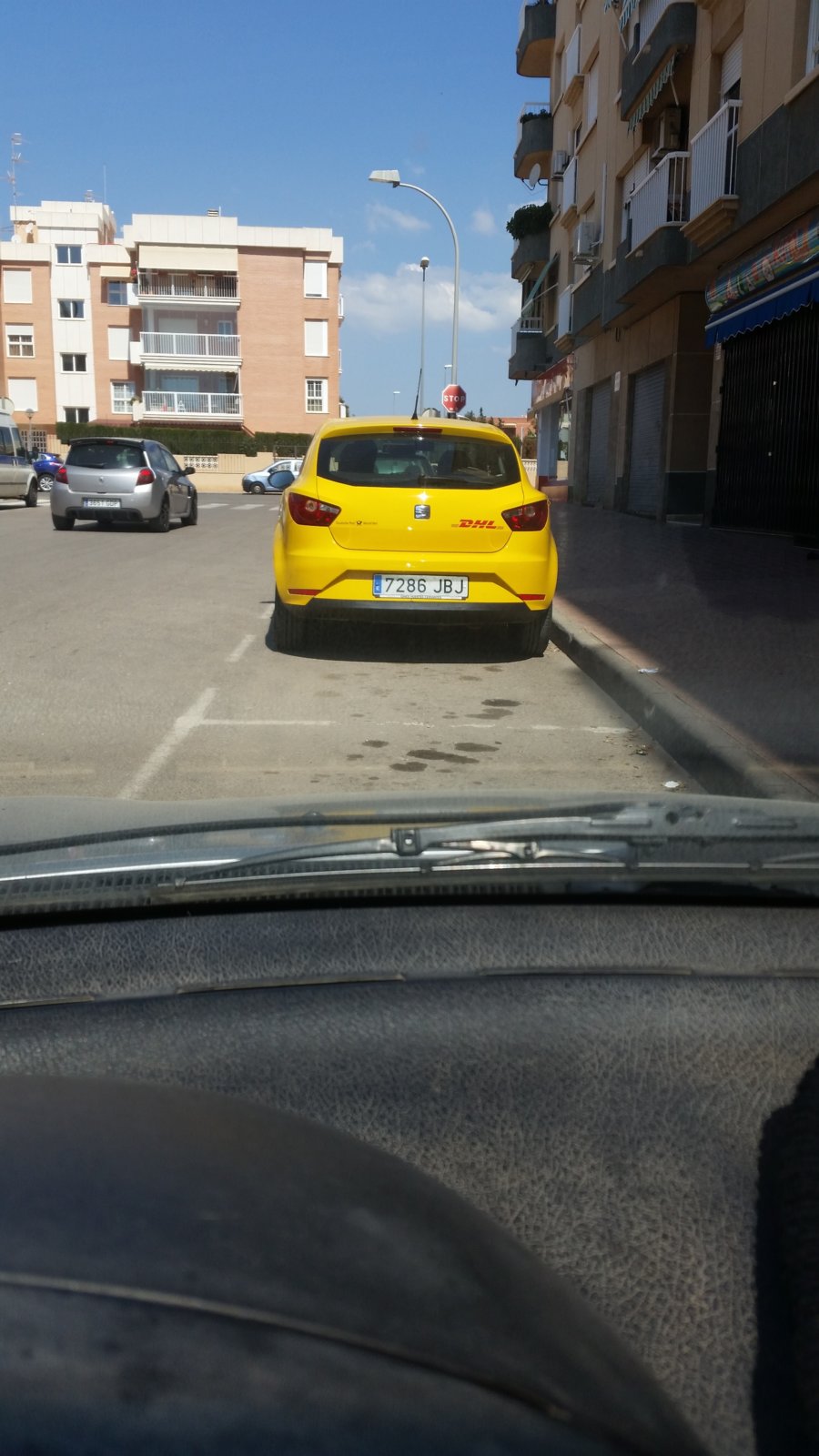 DHL 1.jpg