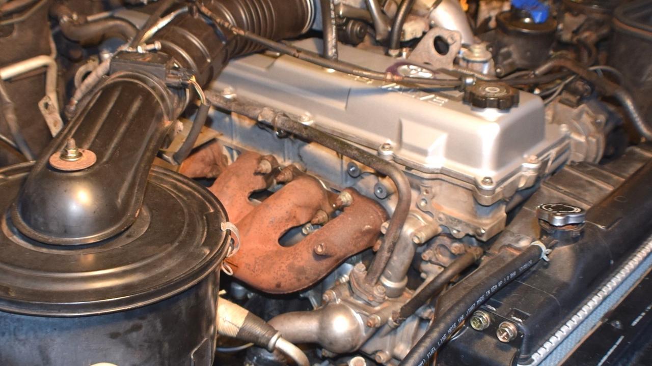 engine_clean_right_close-up.jpg