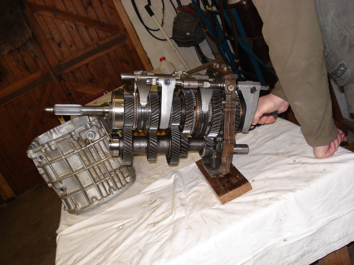 ians%20gearbox%20rebuid%20021.JPG