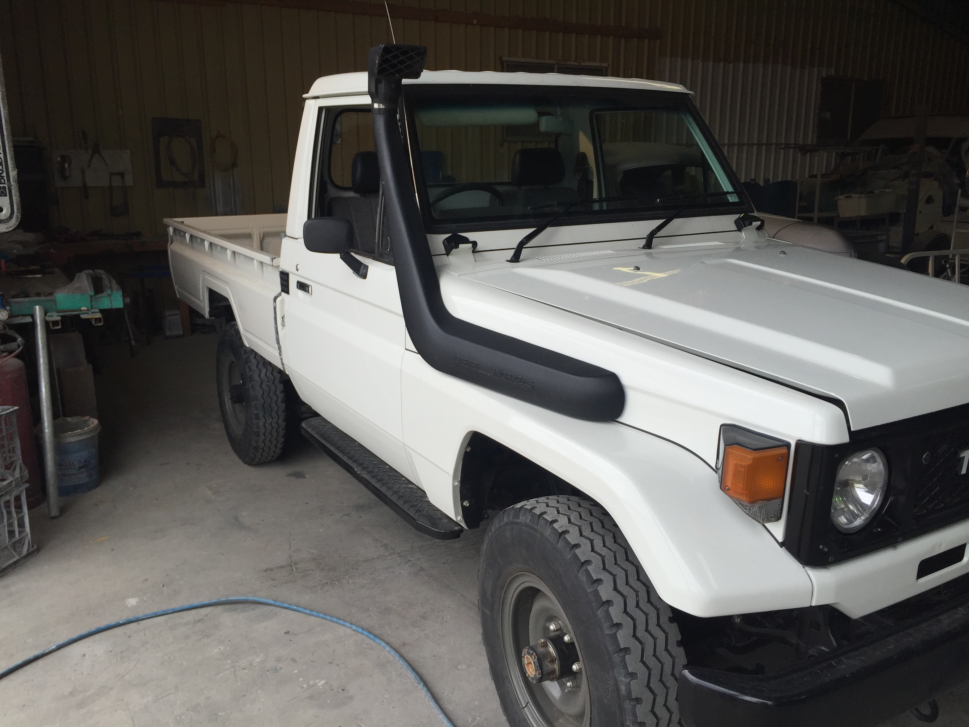 LANDCRUISER 005.JPG