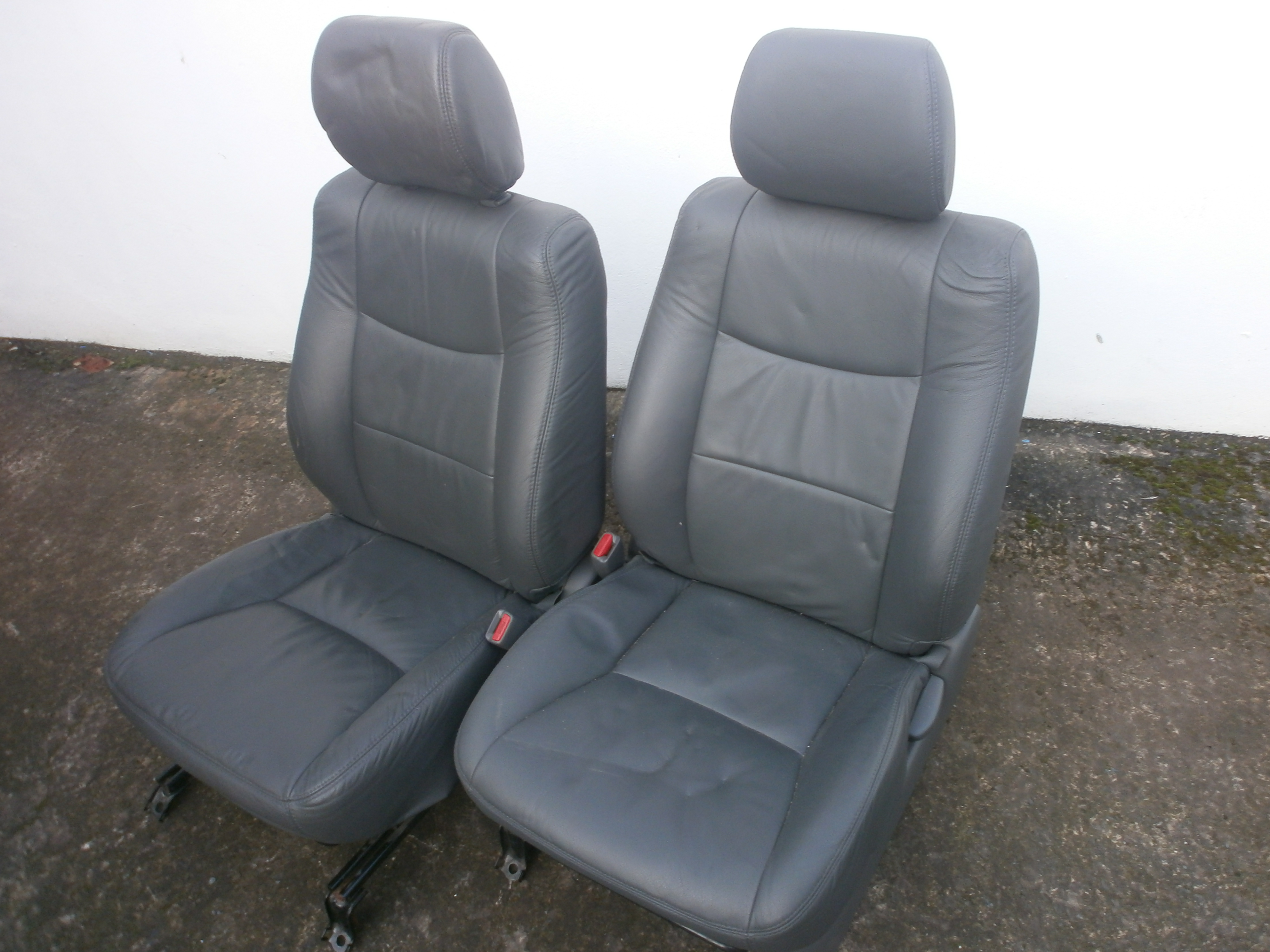 leather cruiser seats 001.JPG