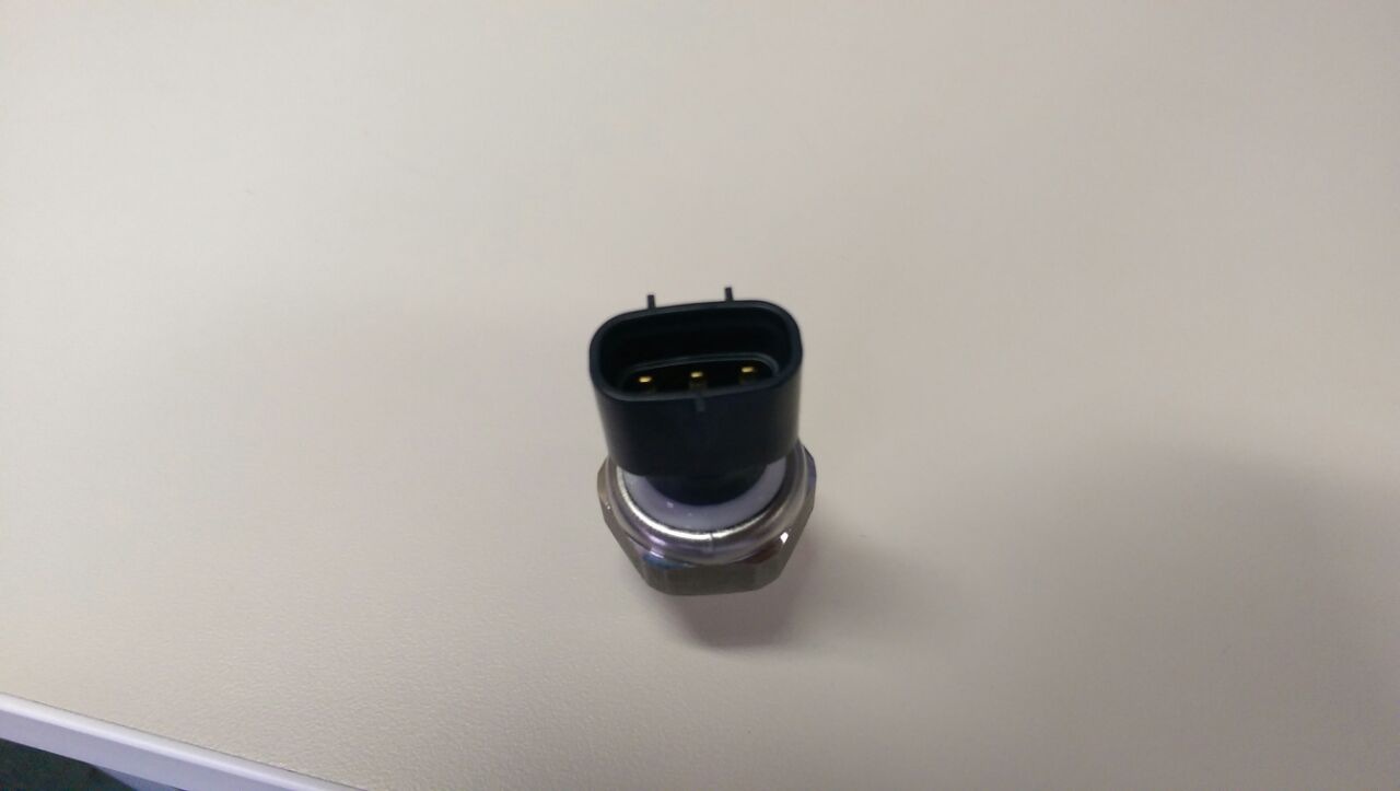 oil pressure switch 3 pins top.jpg