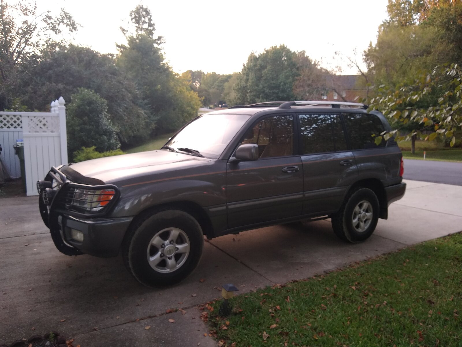 Phil's 99 Landcruiser.jpg