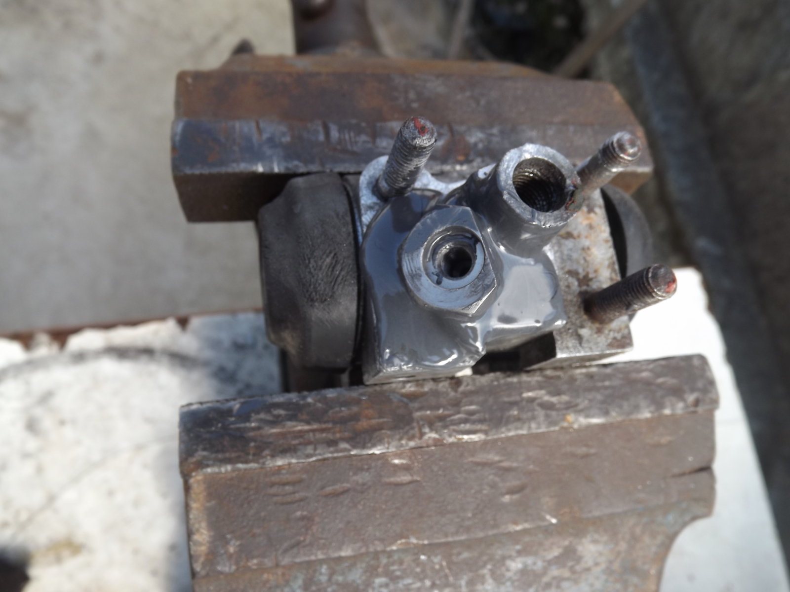 Rapier wheel cylinder repair 003.JPG