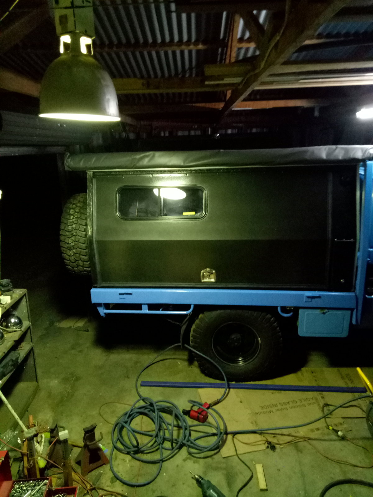 spare wheel & awning 020.jpg