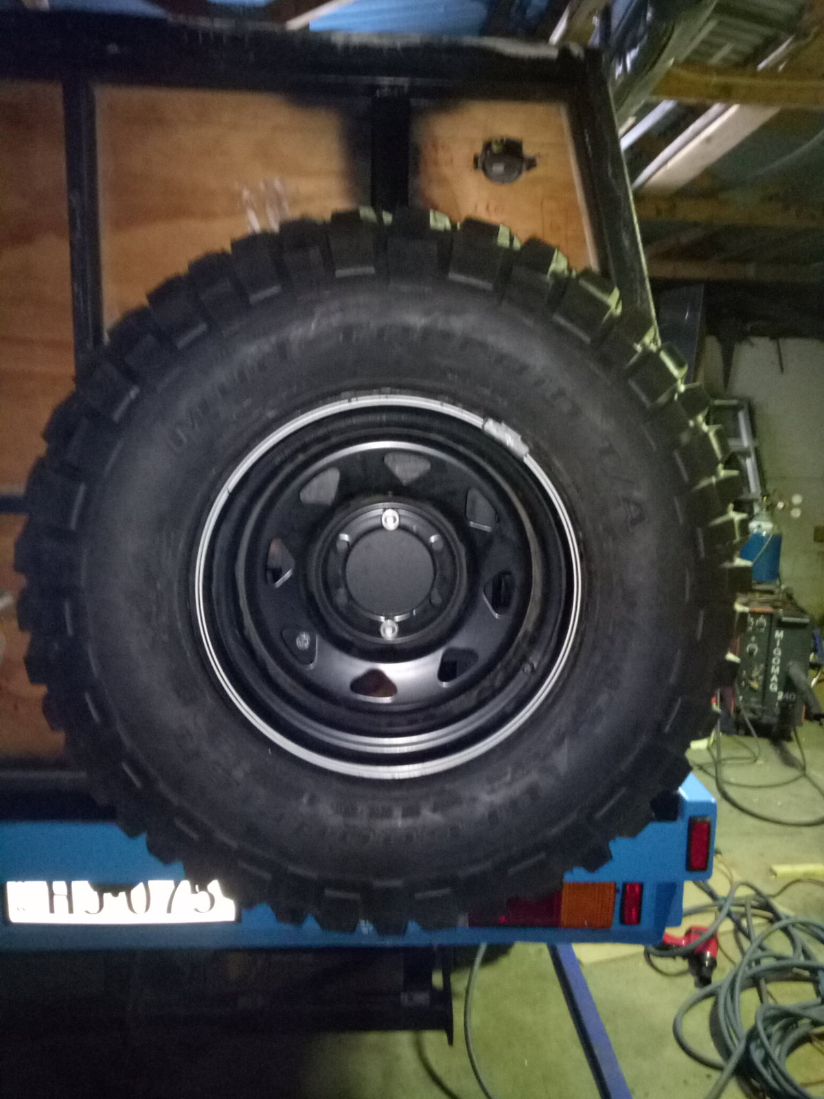 spare wheel & awning 040.jpg
