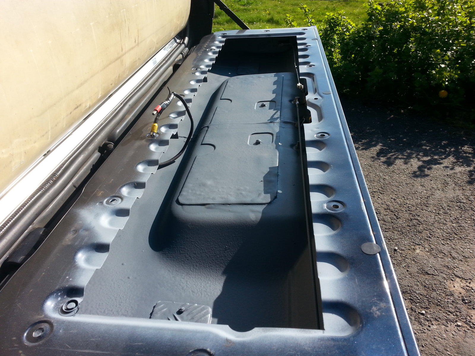 stone chip tail gate 1.jpg