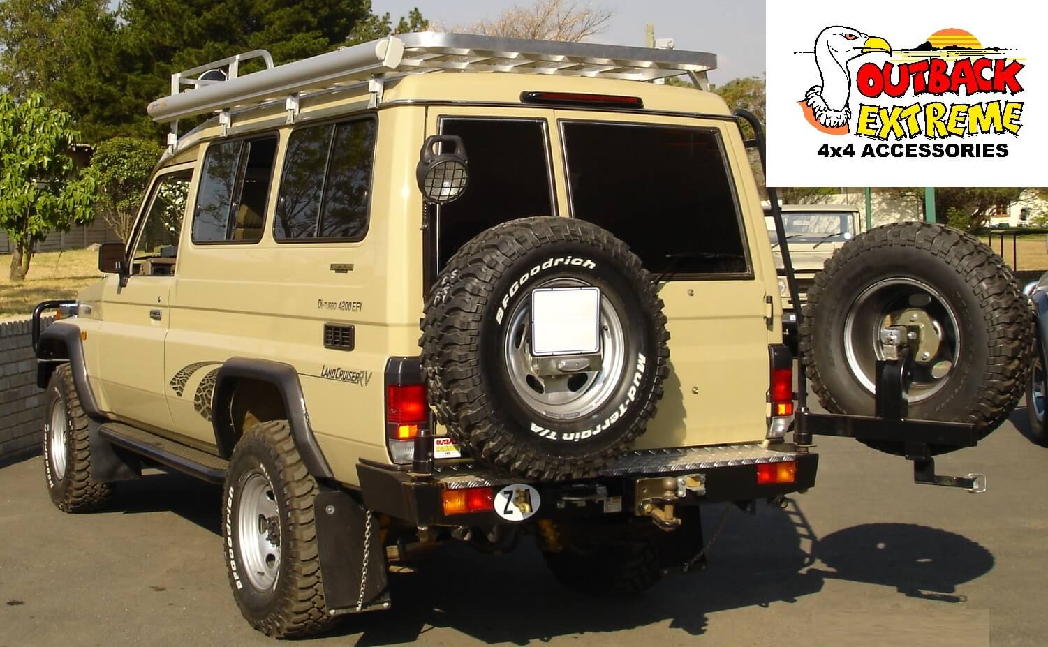 TOYOTA-LANDCRUISER-78-REAR-OPEN.jpg